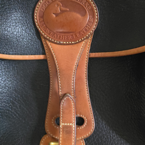 Classic Black and Tan Leather Bag - Picture 3 of 9